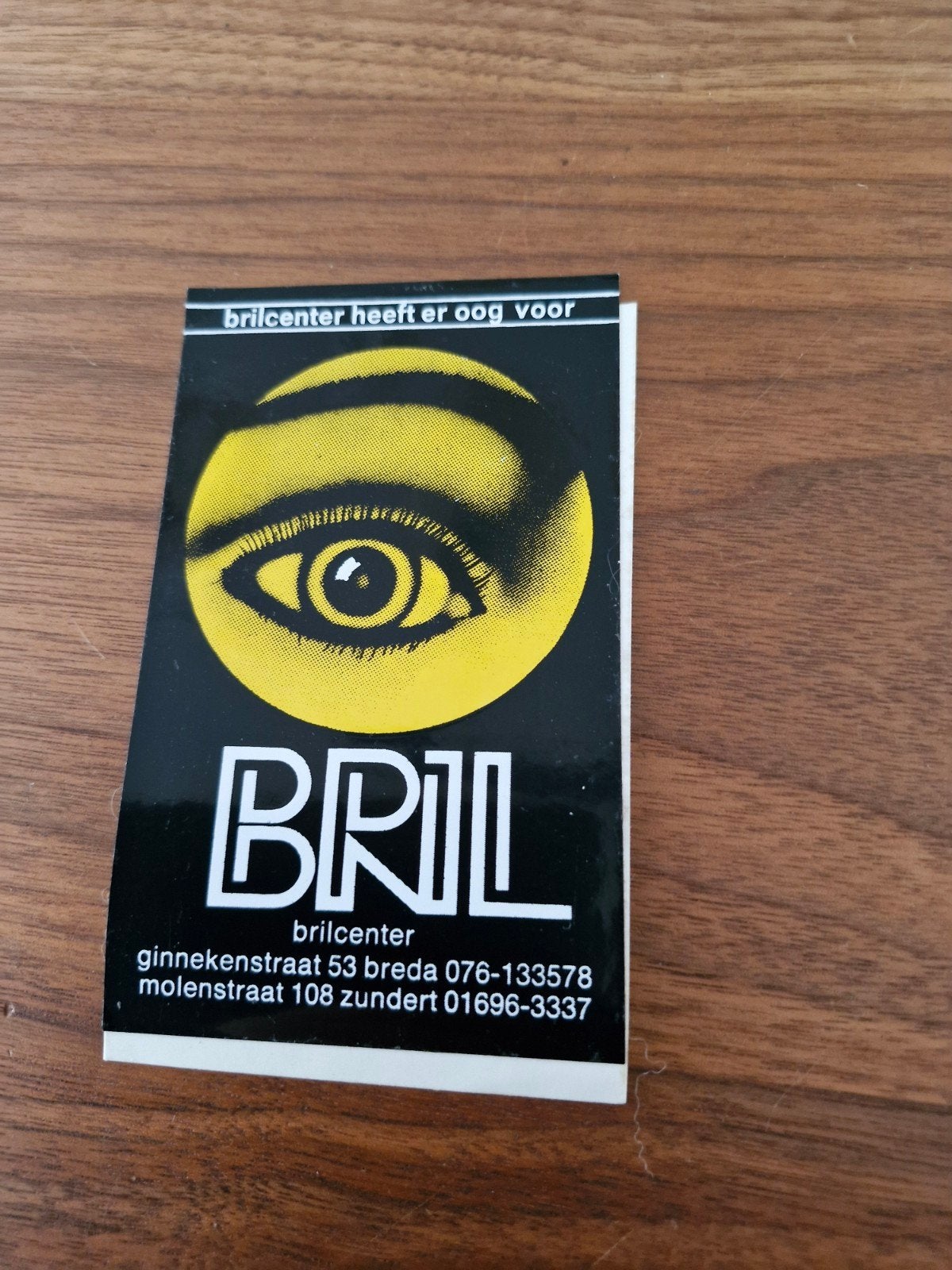 8775 Brilcenter Sticker - 'Brilcenter heeft er oog voor', Verzamelen, Ophalen of Verzenden, Gebruikt, Bedrijf of Vereniging