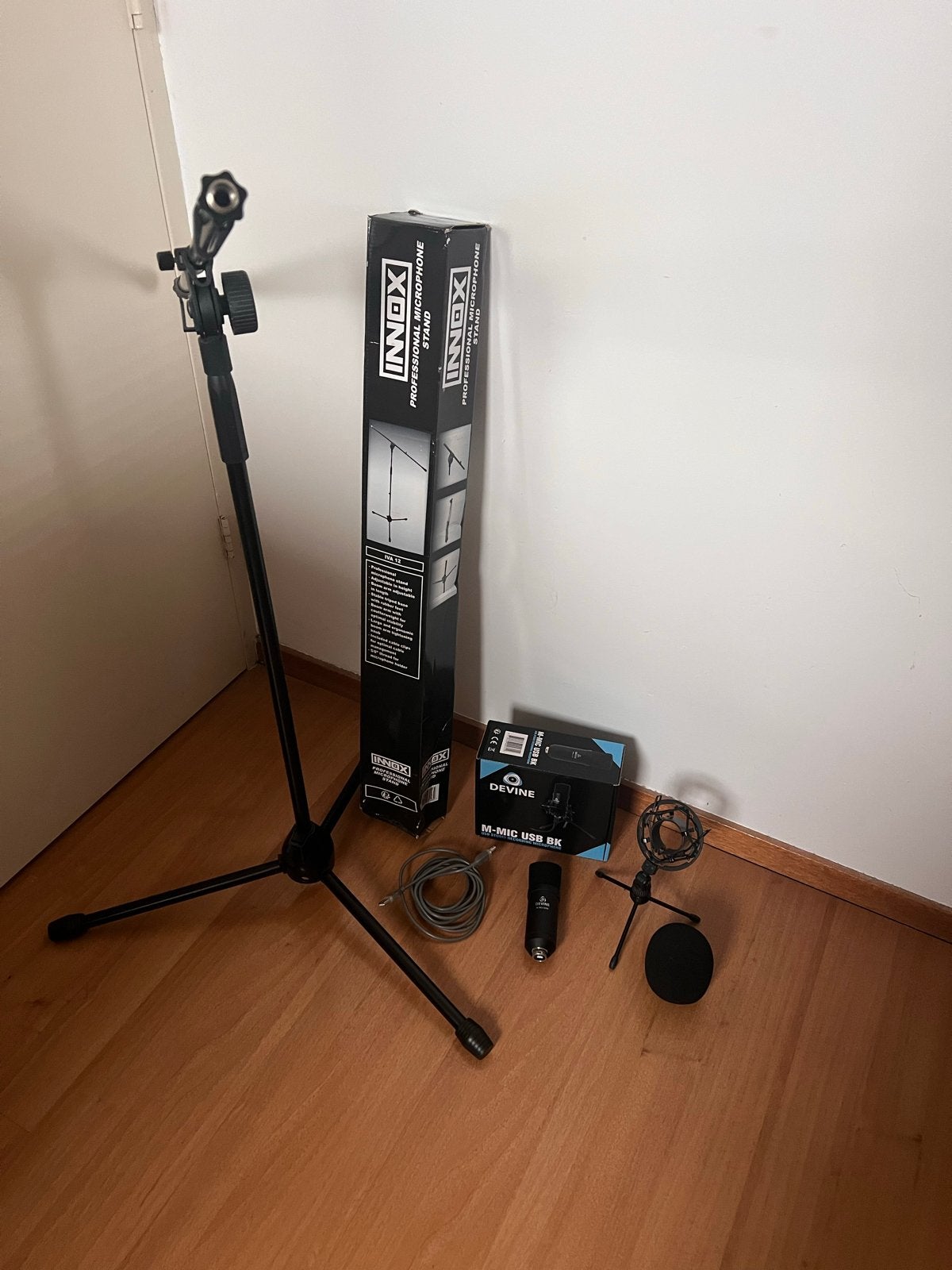 Devine M-Mic USB BK microfoon met statief en plopkap, Ophalen of Verzenden, Zo goed als nieuw, Studiomicrofoon