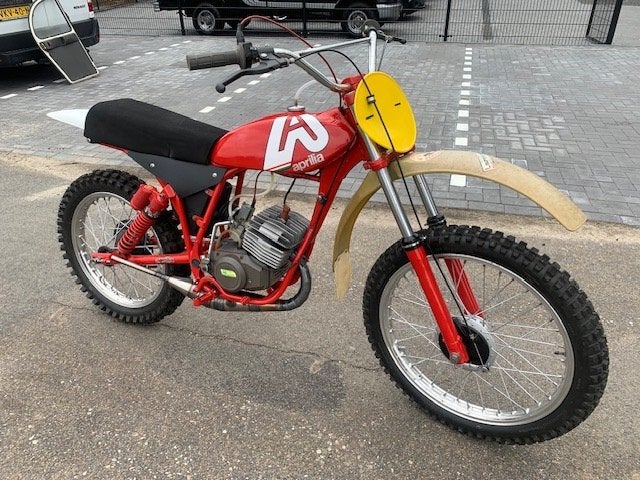 Aprilia MX 80 Crosser  Vintage Crossmotor uit 1980 als nieuw, Fietsen en Brommers, Overige merken, 6 versnellingen, Info@aprilia.com
