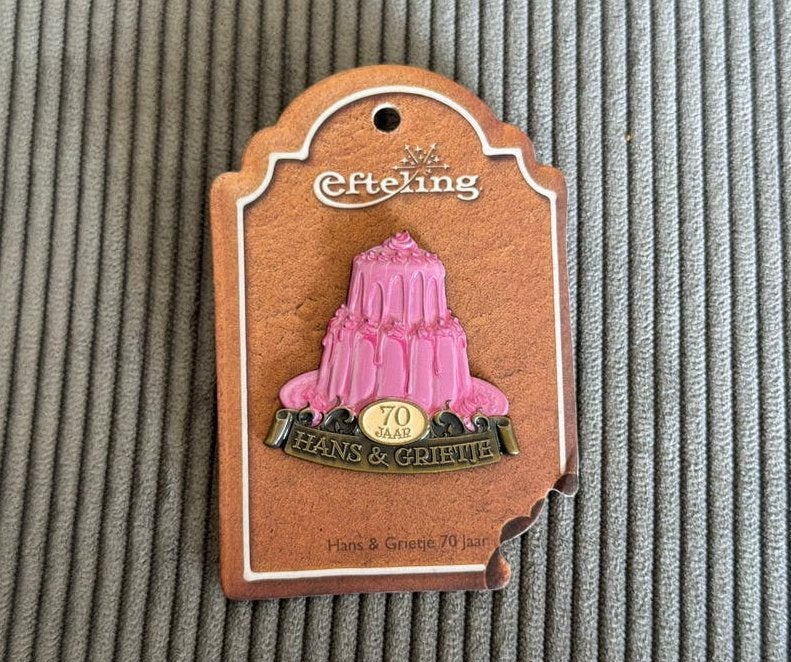 Efteling Hans & Grietje 70 jaar pin, Ophalen of Verzenden, Nieuw, Button of Speldje
