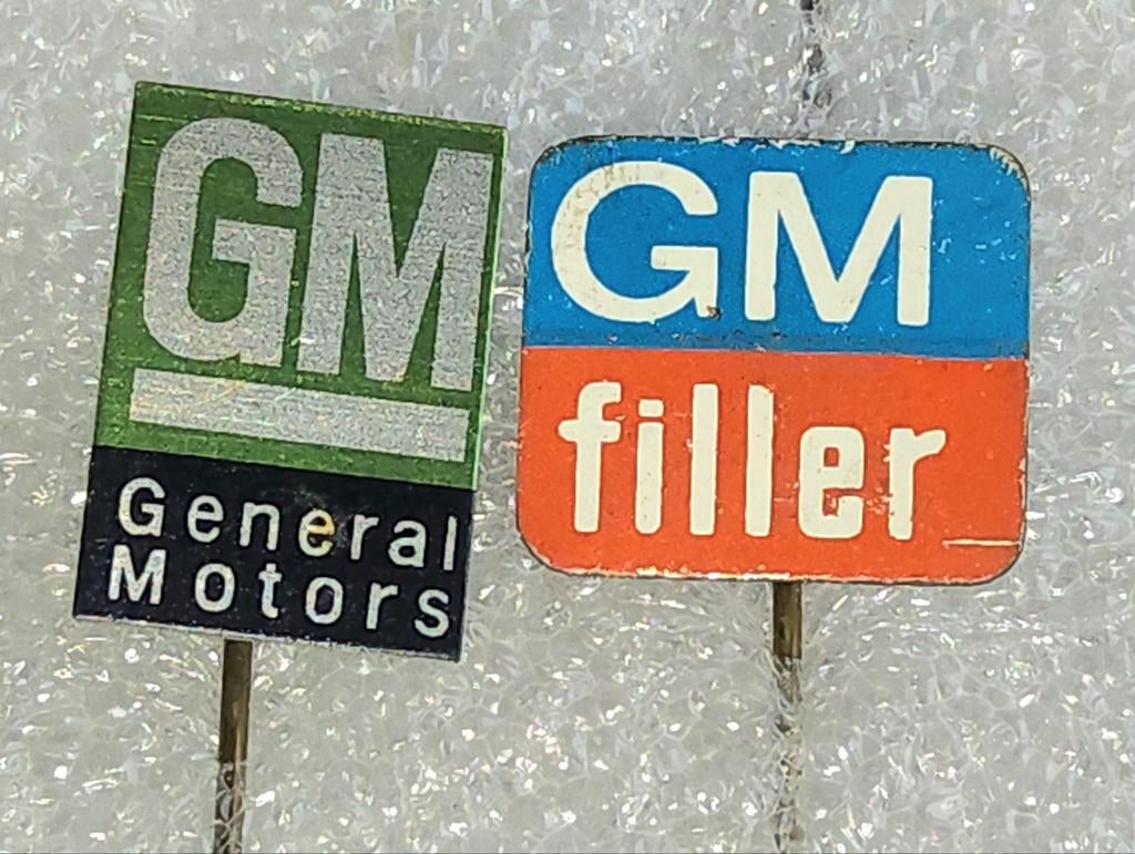 2 Vintage GM Speldjes - General Motors & GM Filler, Verzamelen, Ophalen of Verzenden, Gebruikt, Merk, Speldje of Pin
