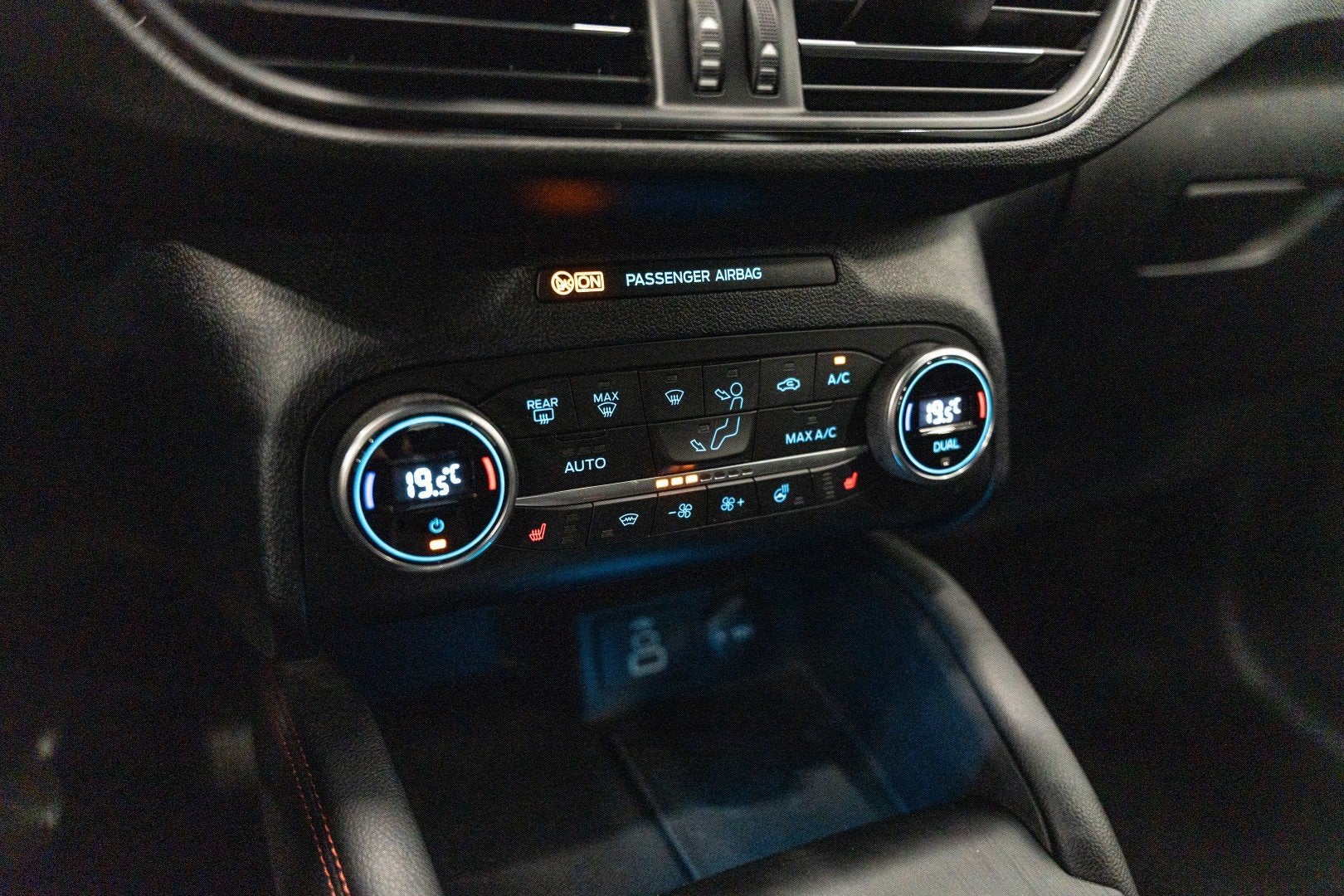 Foto 21 van Ford KUGA 2.5 PHEV ST-Line | Nieuwstaat! | Alcantara | Head