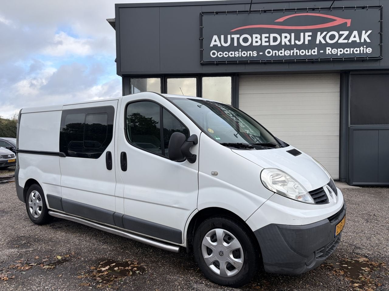 Renault Trafic 2.5 dCi L2H1 5-pers. AIRCO PDC TREKHAAK, Auto's, Renault, Wit, Bedrijf, Onderhoudsboekje