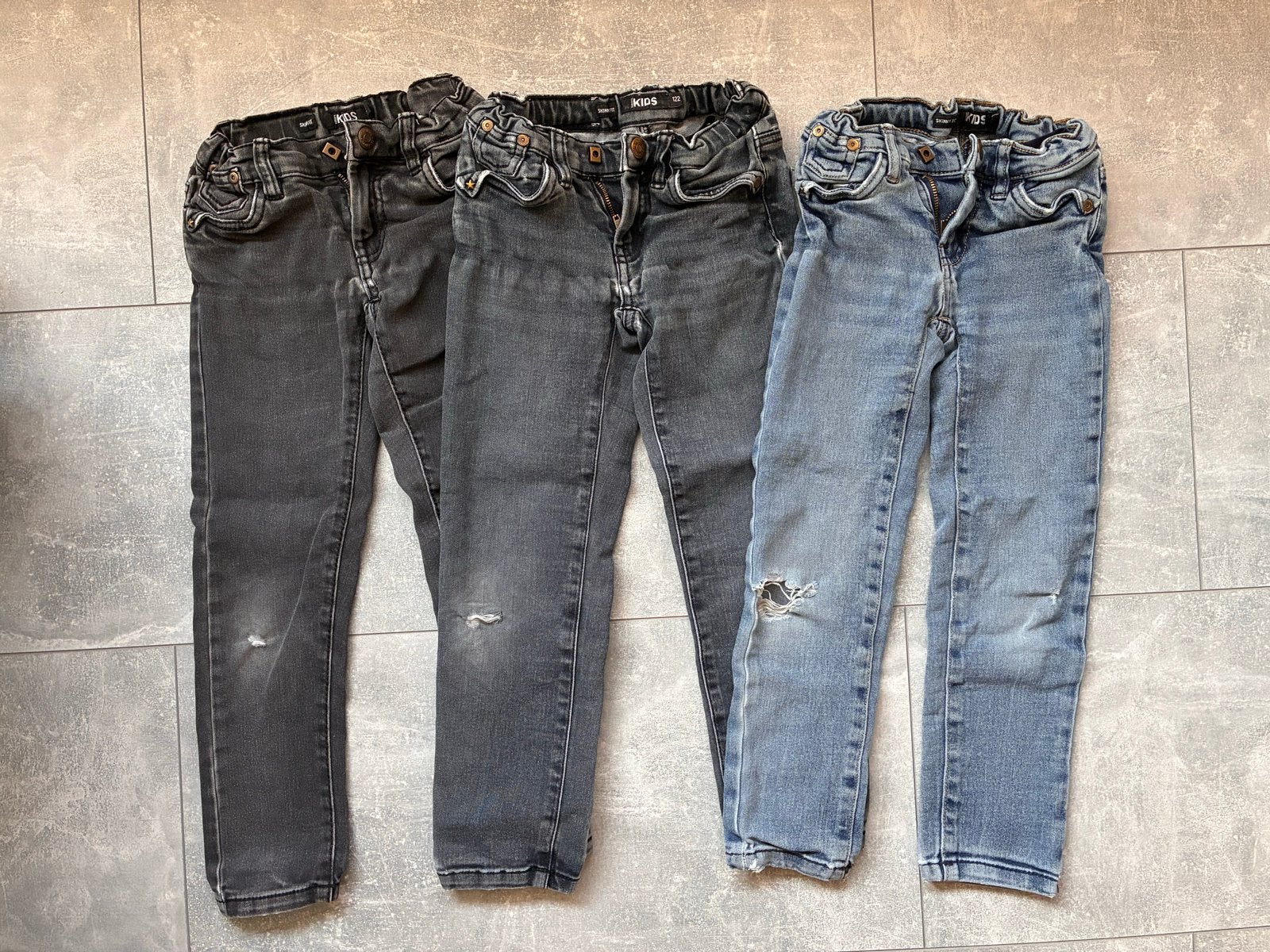 3 spijkerbroeken maat 122 (kapotte knie), Ophalen of Verzenden, Gebruikt, Meisje, Broek