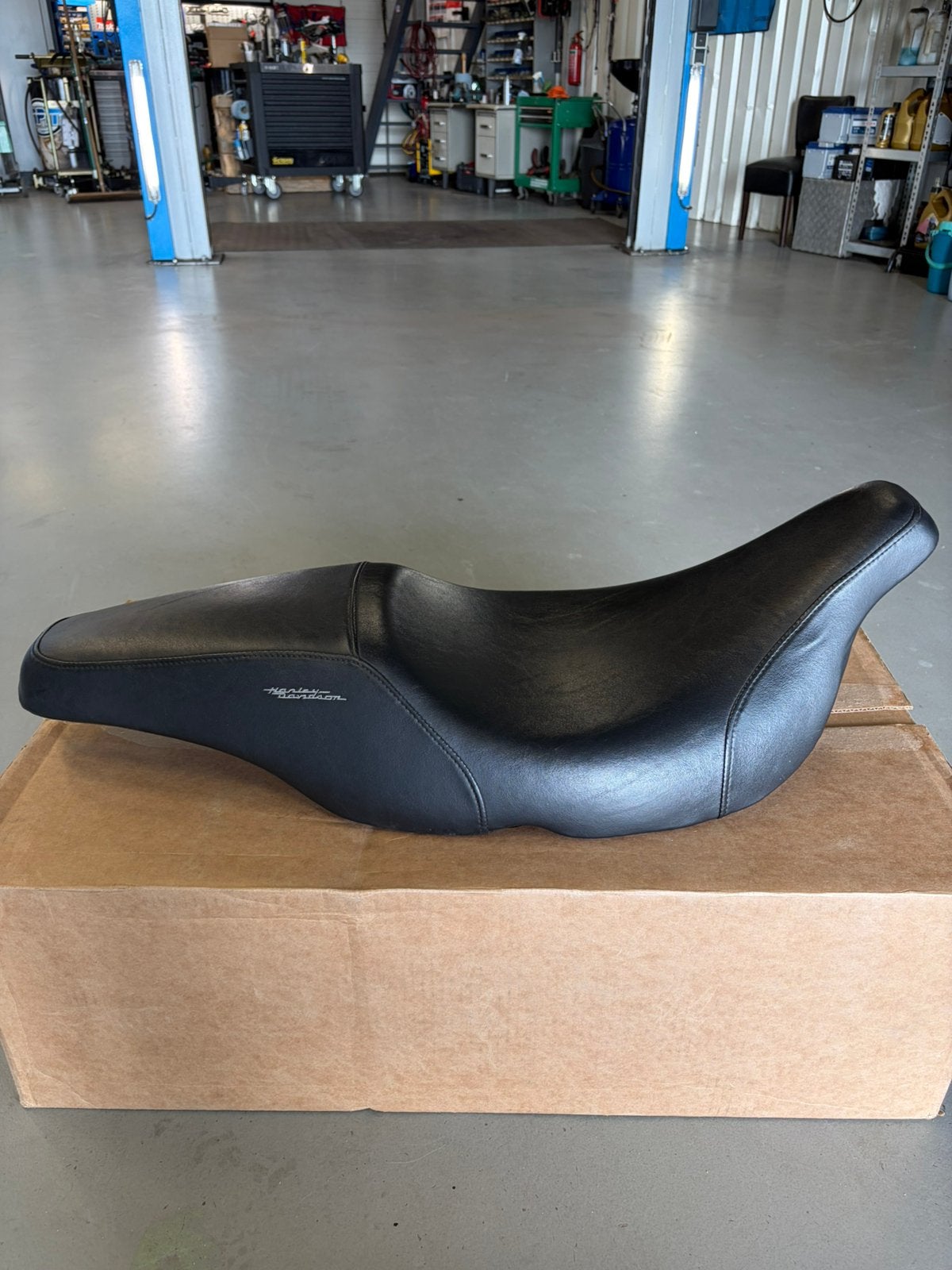 Harley Davidson Road/Electraglide Badlander zadel 97-07, Motoren, Onderdelen | Harley-Davidson, Ophalen of Verzenden