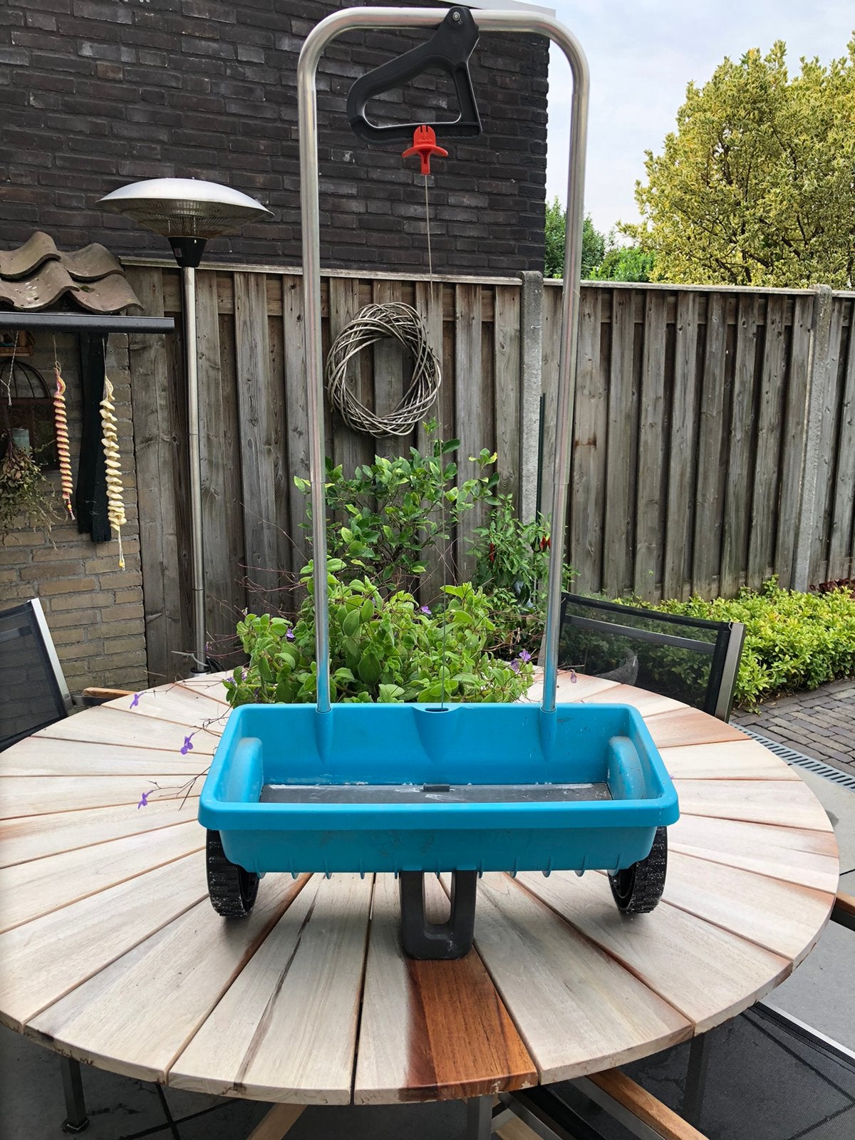 Strooiwagen gardena, Ophalen, Zo goed als nieuw