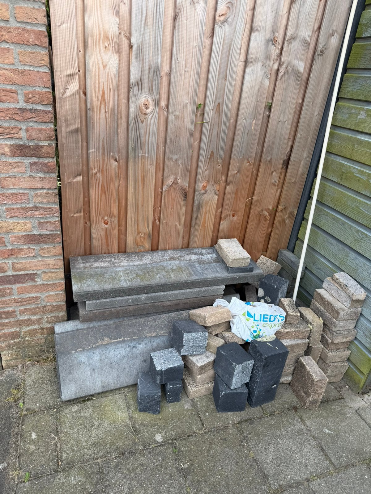 Opsluitranden, Ophalen, Zo goed als nieuw, Beton, Overige typen