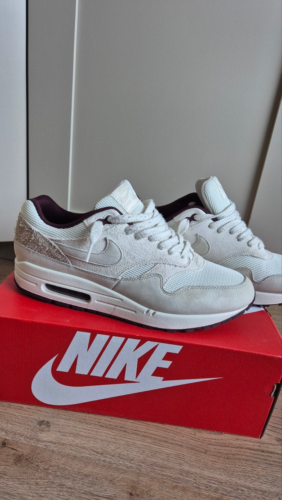 Nike Air Max 1 Burgundy Crush - Maat 44.5 - Zgan, Overige kleuren, Nike, Ophalen of Verzenden, Sneakers of Gympen