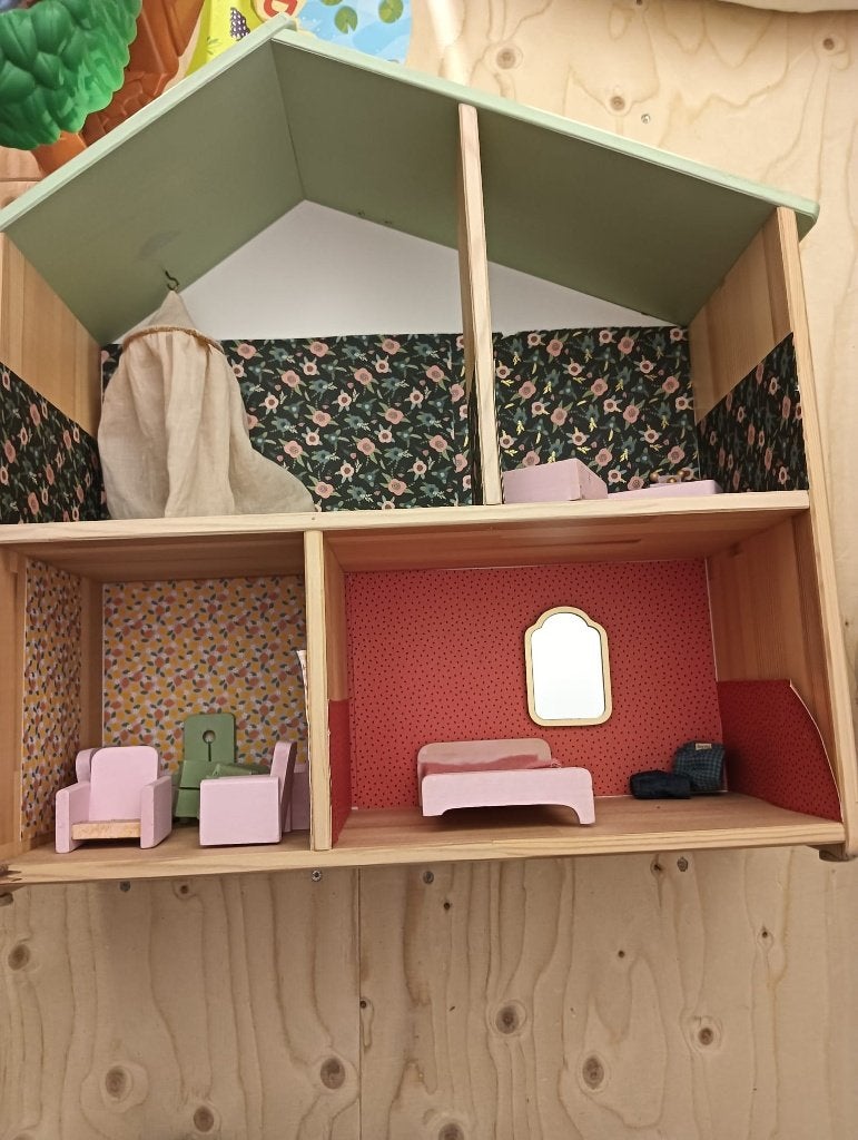 Zelf gemaakt poppenhuis, Ophalen, Zo goed als nieuw, Poppenhuis
