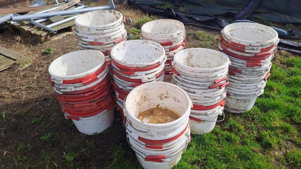 Voer emmers, Dieren en Toebehoren, Stalling en Weidegang