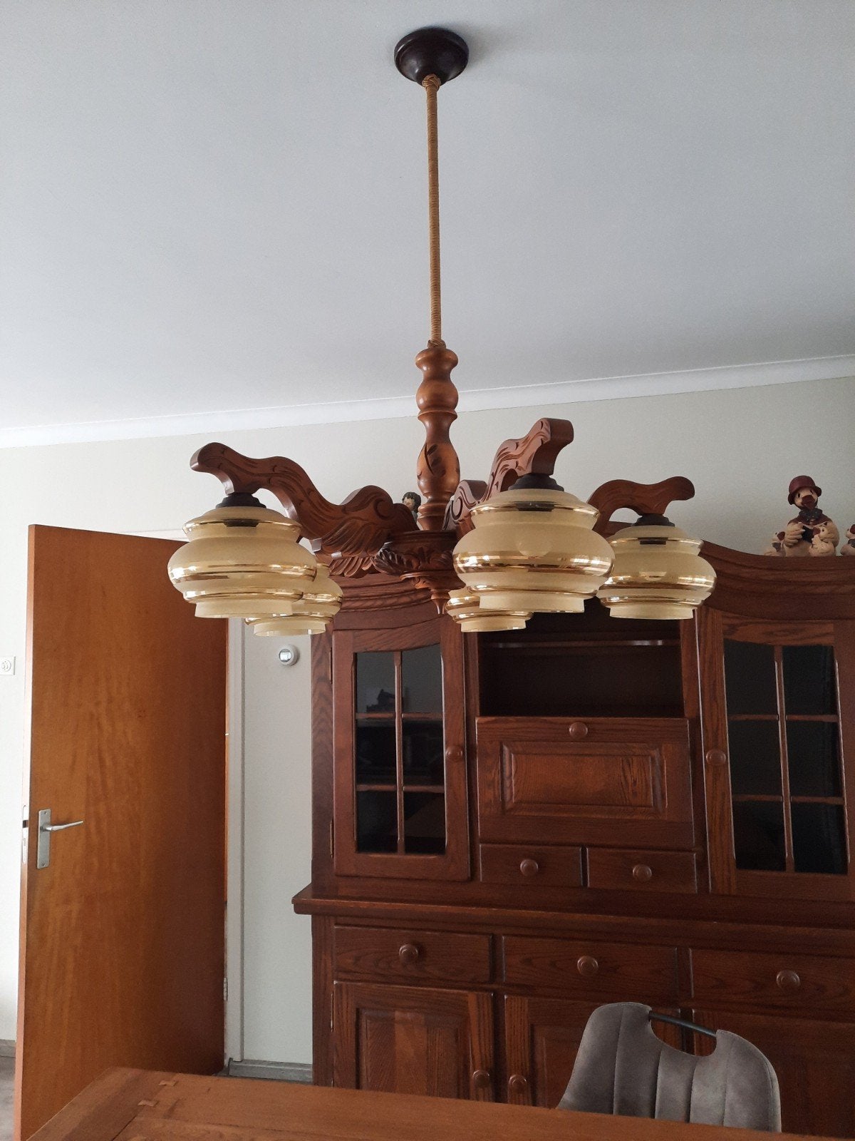 Vintage Houten Kroonluchter met 5 Glazen Kappen, Huis en Inrichting, Lampen | Hanglampen, Ophalen, Klassiek, Vintage, Rustiek
