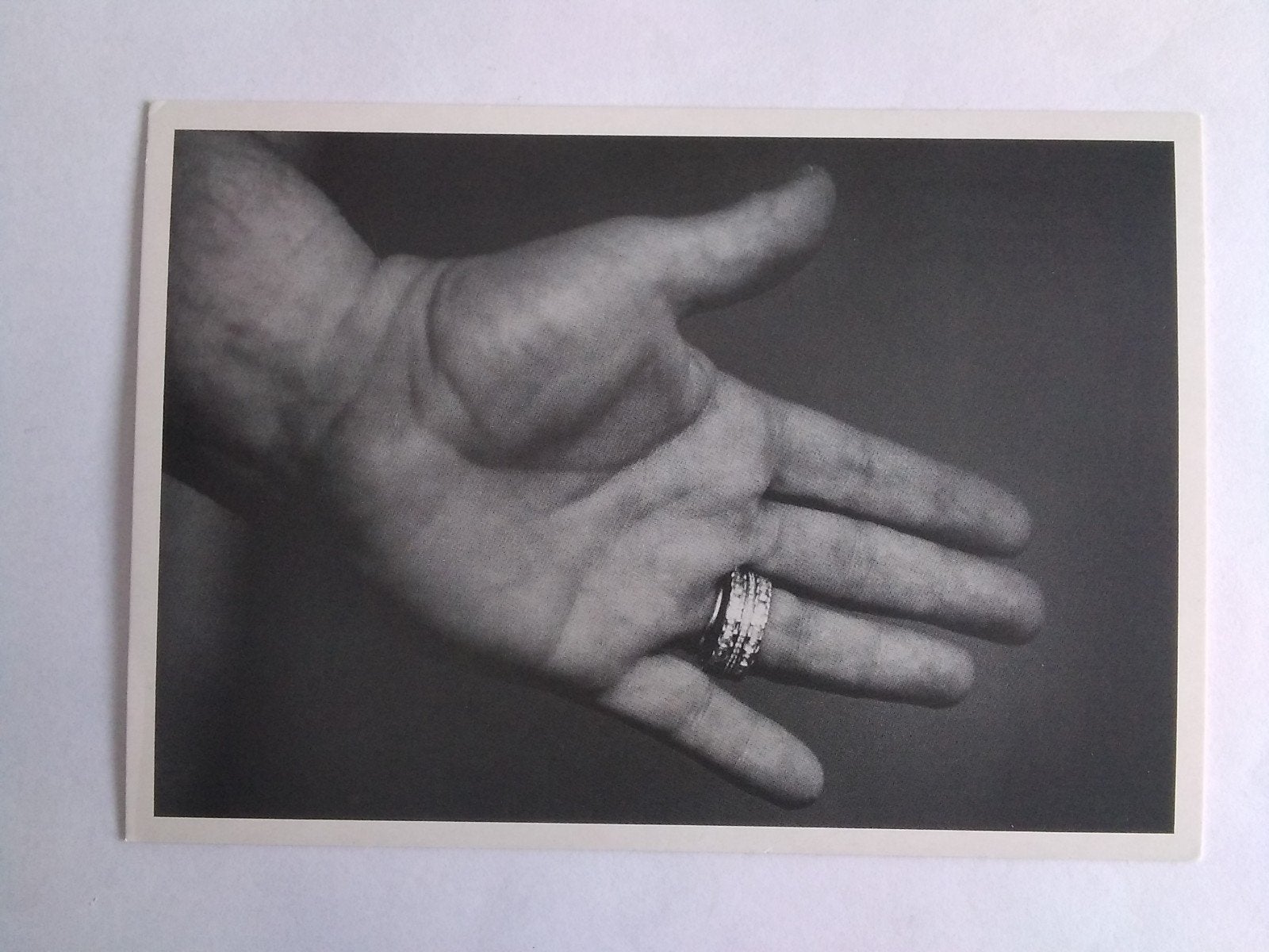 Ansichtkaart Hand Elton John door Anton Corbijn, Verzenden, 1980 tot heden, Overige thema's