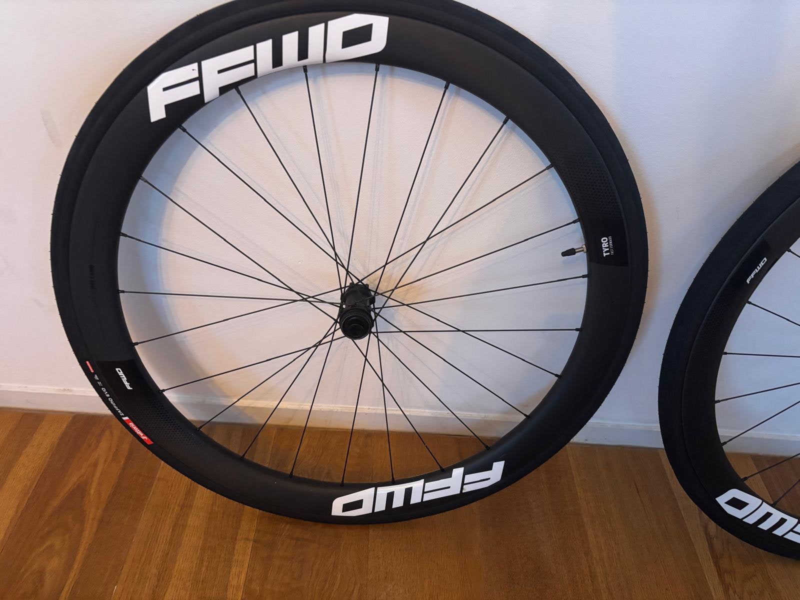 Full carbon wielset FFWD Tyro DEMO tubeless ready +banden, Wiel, Ophalen of Verzenden, Zo goed als nieuw, Racefiets