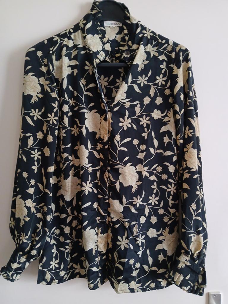 Gebloemde zwarte blouse maat S, Kleding | Dames, IBZ mode, Verzenden, Zwart, Zo goed als nieuw