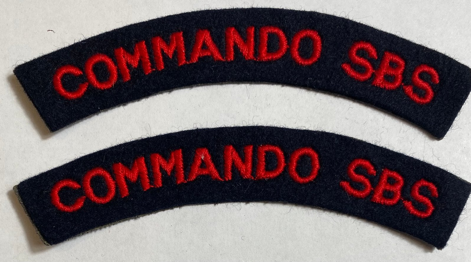 2x schouderpatch Commando SBS (Special Boat Service), Verzamelen, Ophalen of Verzenden, Landmacht, Engeland, Embleem of Badge