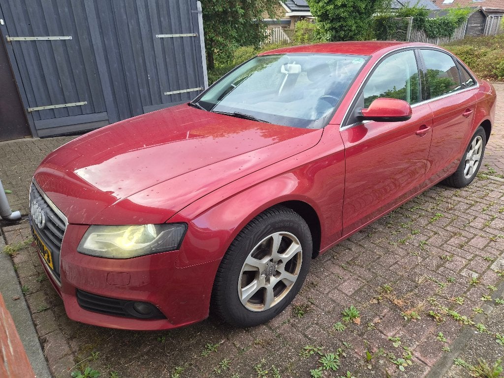 Audi A4 1.8 Tfsi 88KW 2010 Rood, Auto's, Audi, Stof, Zwart, 4 cilinders, A4