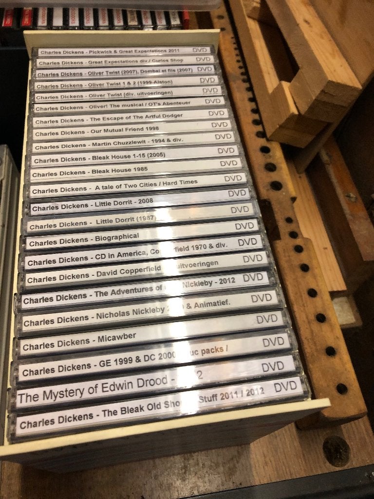 Charles Dickens 50 DVD’s gratis, Antiek en Kunst, Ophalen, Charles Dickens