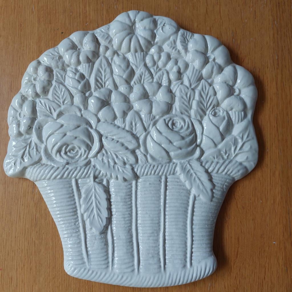 Wit aardewerk bloemenmand  italy Mancer, muur wand, Tuin en Terras, Tuinbeelden, Ophalen of Verzenden, Zo goed als nieuw, Overige materialen