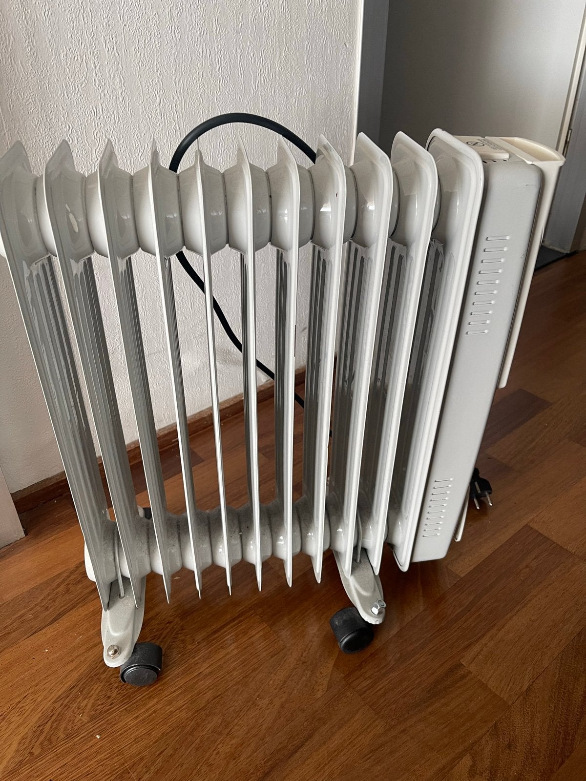Oliegevulde radiator op wielen, Gebruikt, Radiator, Ophalen of Verzenden, 60 tot 150 cm