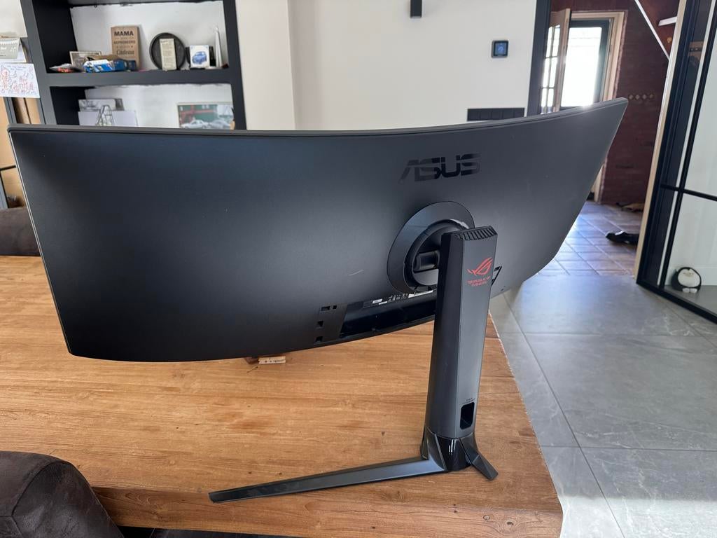 ASUS ROG Strix XG43VQ Super Ultrawide Gaming Monitor, 101 t/m 150 Hz, VA, Zo goed als nieuw, 1 tot 2 ms