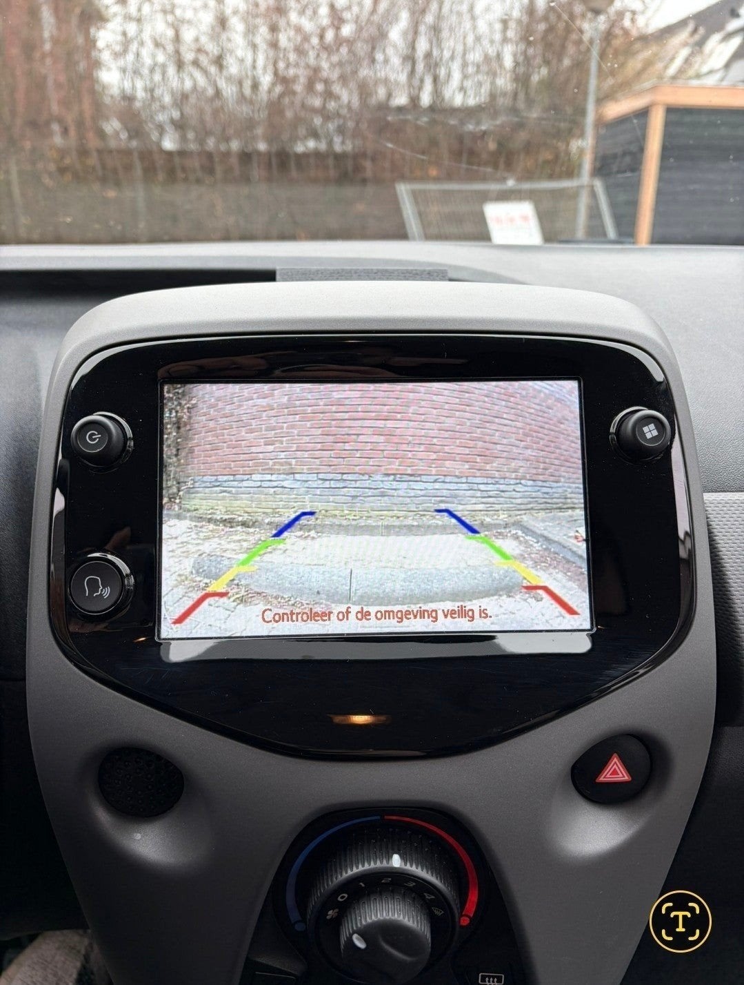 Achteruitrijcamera Peugeot 108 /Citroen C1/Toyota Aygo, Ophalen
