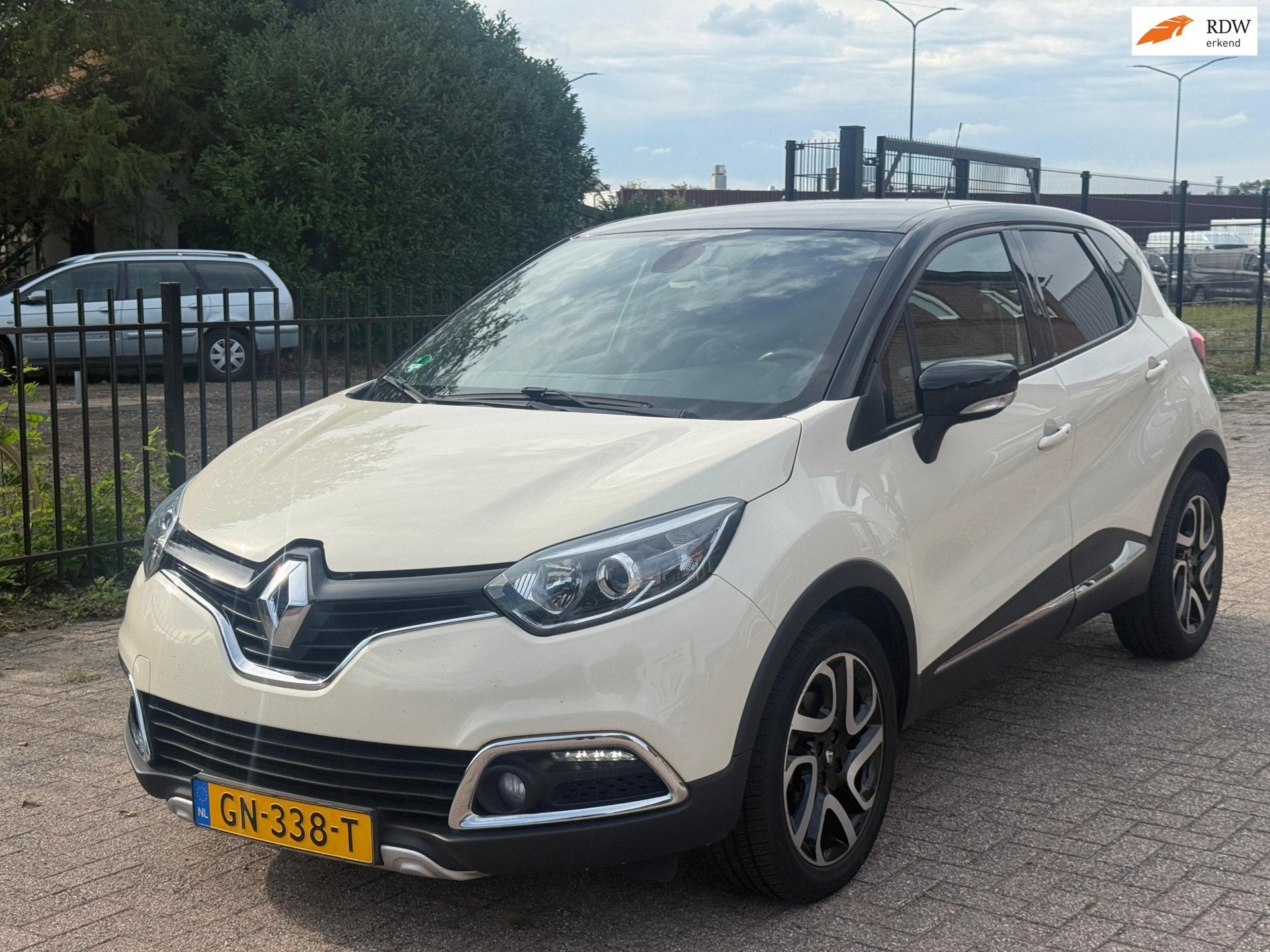 Renault Captur 1.2 TCe Dynamique Special Edition, Euro 5, 4 cilinders, Wit, 19 km/l