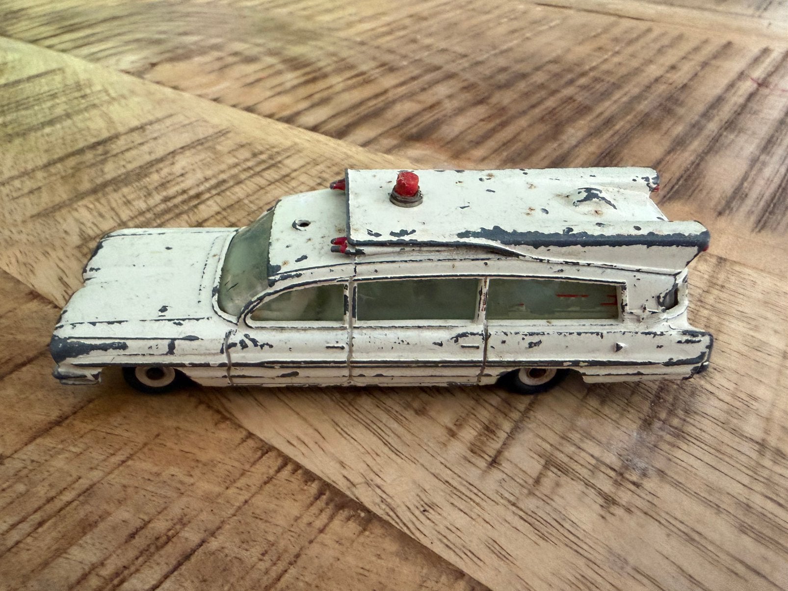 Dinky Toys Superior Criterion Ambulance., Ophalen of Verzenden, Gebruikt, Auto, Dinky Toys