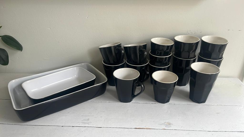 Moet weg!! Zwart/Wit servies, kopjes bekers en overschalen, Keramiek, Ophalen of Verzenden, Zo goed als nieuw, Overige stijlen