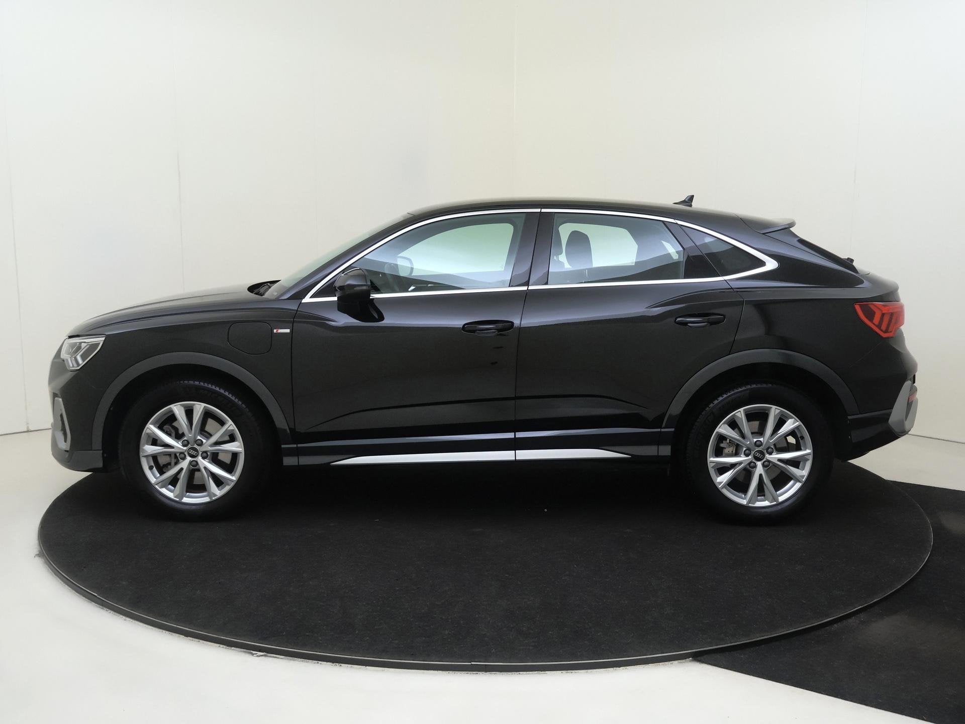 Audi Q3 Sportback 45 TFSI e S Edition | SoH 93% | Sfeerverli, 12 maanden, Gebruikt, Leder en Stof, Zwart
