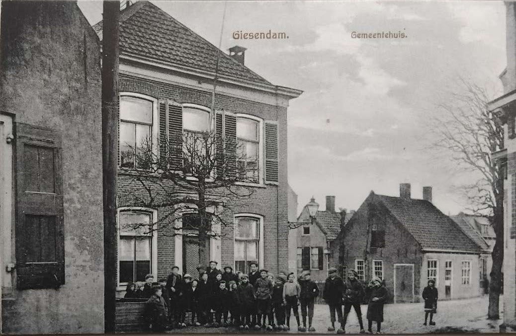 Gemeentehuis Giessendam (Zuid-Holland) – Brinio, Ophalen of Verzenden, Voor 1920, Ongelopen, Zuid-Holland