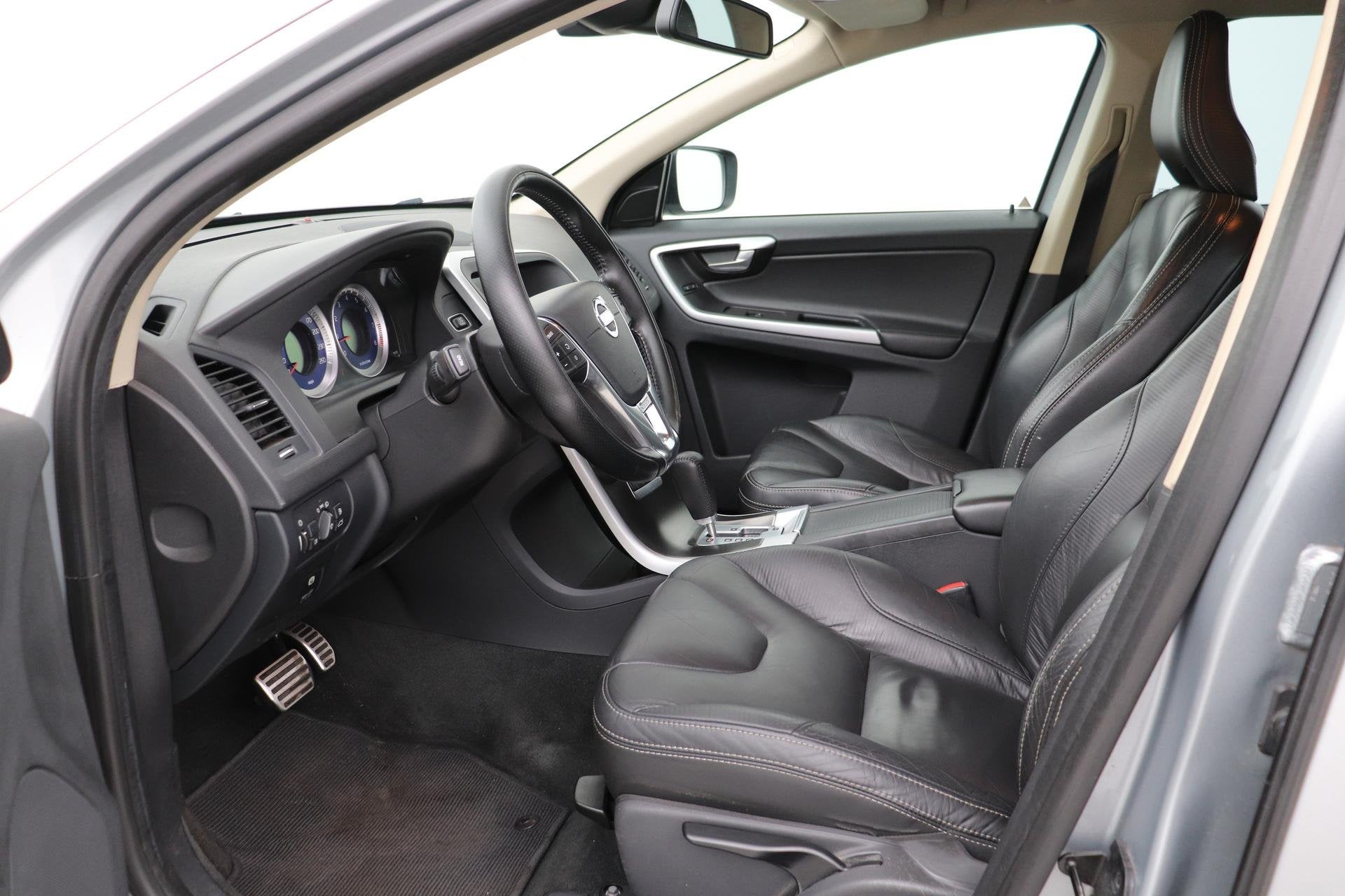 Volvo XC60 2.0 T5 R-Design | Trekhaak | Stoelverwarming | Le, Euro 5, 4 cilinders, XC60, 93 €/maand