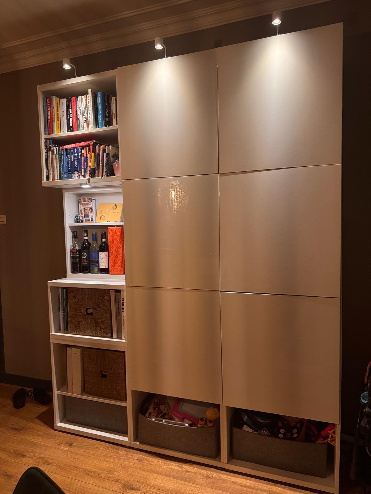 Witte Kast met Deuren en Planken - Veel Opbergruimte, Huis en Inrichting, Kasten | Boekenkasten, Ophalen, Gebruikt, 200 cm of meer