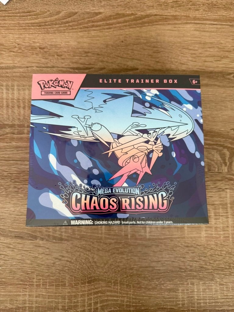 Chaos Rising Elite Trainer Box, Ophalen of Verzenden, Nieuw, Meerdere kaarten, Foil