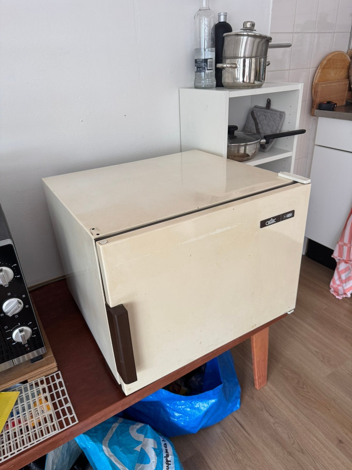 Kleine vriezer defect gratis, Witgoed en Apparatuur, Vriezers en Diepvrieskisten, Minder dan 85 cm, Minder dan 60 cm, Niet werkend