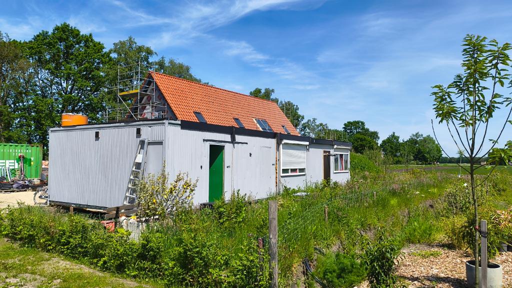 nette ruime woonunit van 90m² circa 6x15 medio oktober., Doe-het-zelf en Verbouw, Bouwketen en Schaftketen, Ophalen, Gebruikt