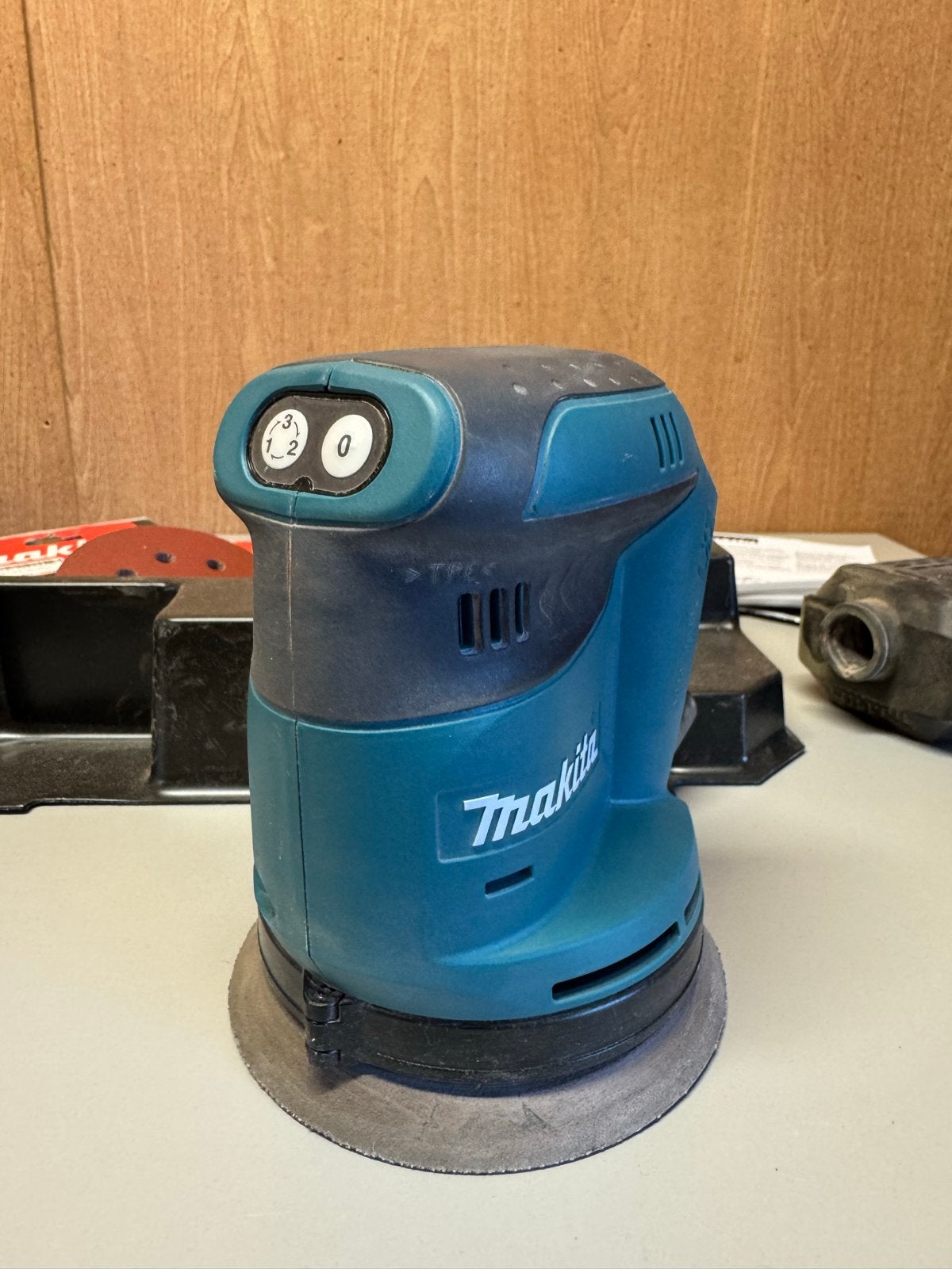 Makita DBO180 18V Accu Excentrische Schuurmachine, Doe-het-zelf en Verbouw, Gebruikt, Makita, Makita, Excentrische schuurmachine