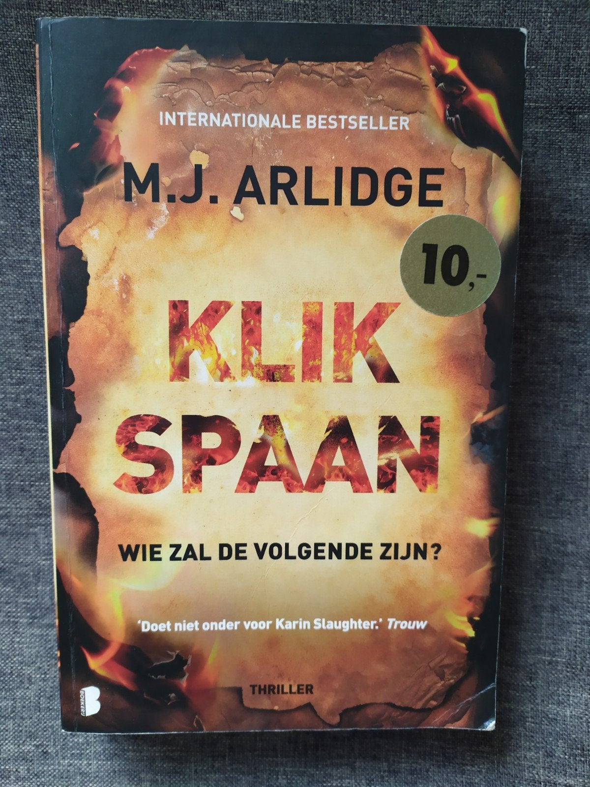 M.J. Arlidge, Klikspaan, Ophalen of Verzenden, Gelezen