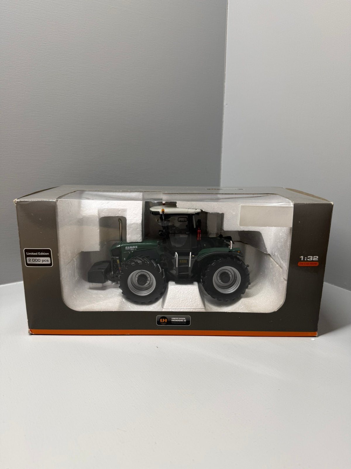 Uh Claas xerion 3800, Ophalen of Verzenden, Zo goed als nieuw, Tractor of Landbouw, Universal Hobbies