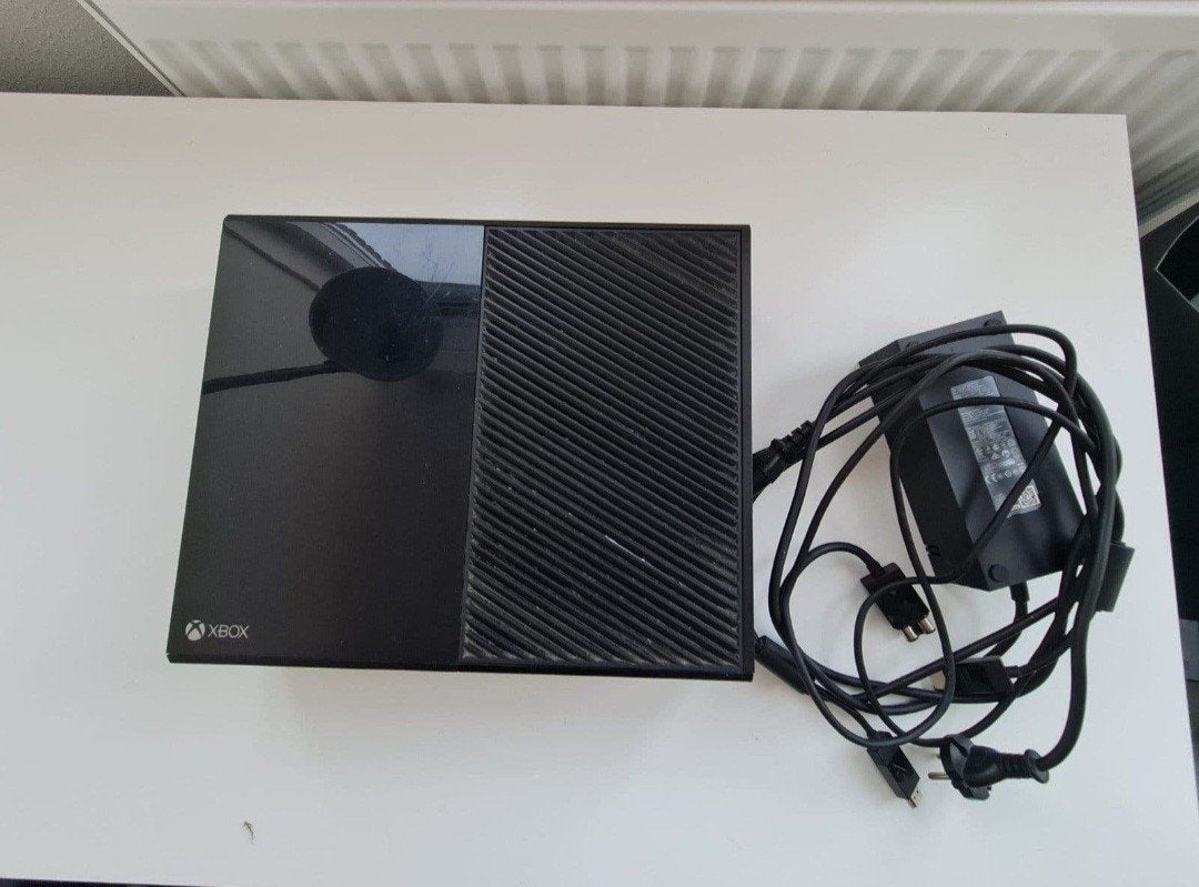 Xbox One console met voeding en twee controllers, Ophalen, Gebruikt, Xbox One, Met 2 controllers
