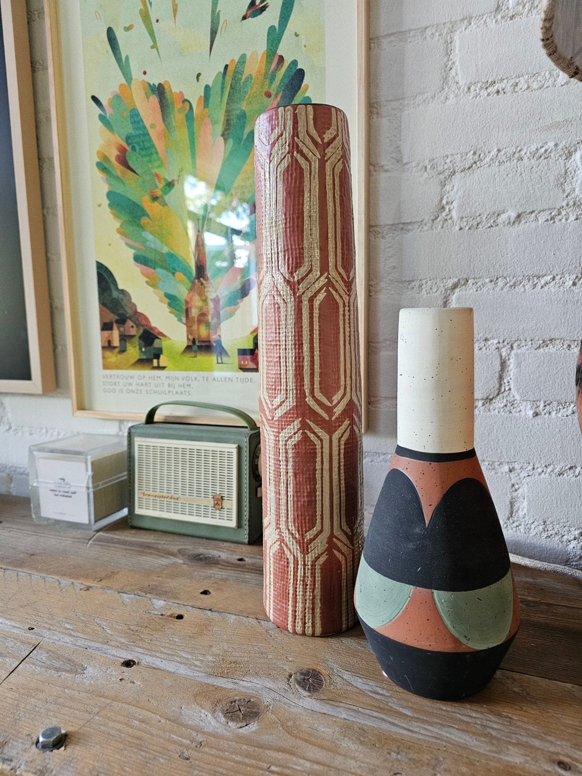 Set van 2 stijlvolle vazen: patroon en terracotta, Huis en Inrichting, Woonaccessoires | Vazen, Ophalen of Verzenden, Zo goed als nieuw
