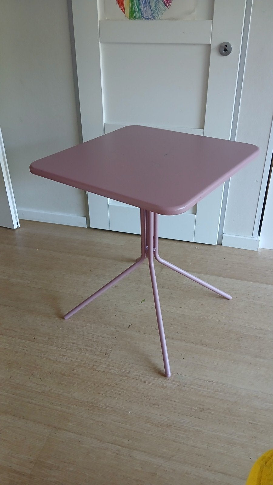 Roze bijzettafel klaptafel vouwtafel 68cm  hoog x 60 x 60, Gebruikt, Metaal of Aluminium, Vierkant, 60 cm of meer