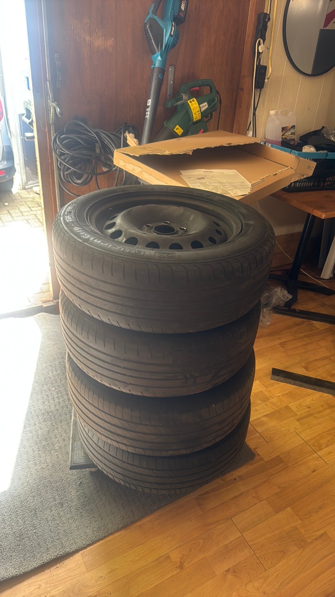 Stalen velgen met banden a merk banden 2x goodyear 2x mechel, Ophalen of Verzenden