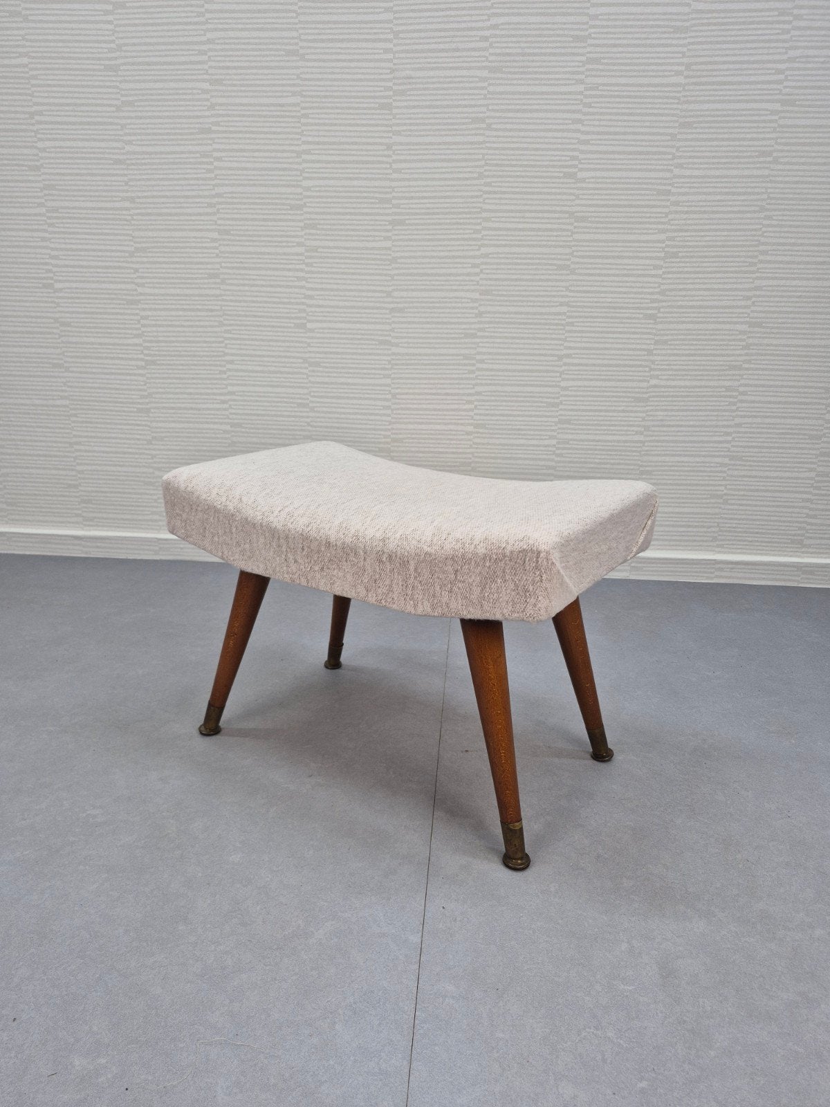 Vintage voetenbank, hout met messing pootjes., Ophalen of Verzenden, ., ., .