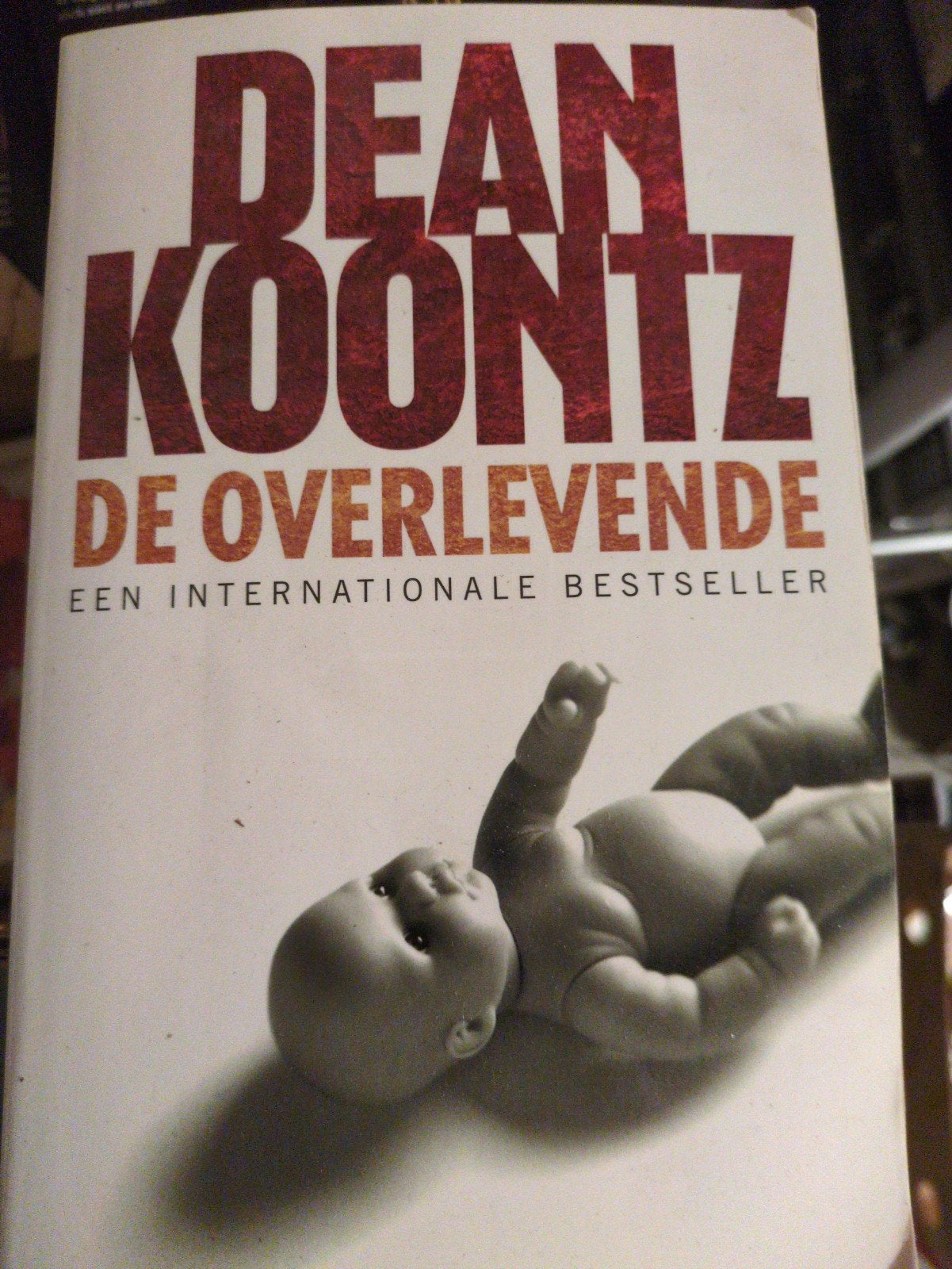 Dean Koontz - De Overlevende (Paperback), Ophalen of Verzenden, Gelezen, Dean Koontz, Nederland