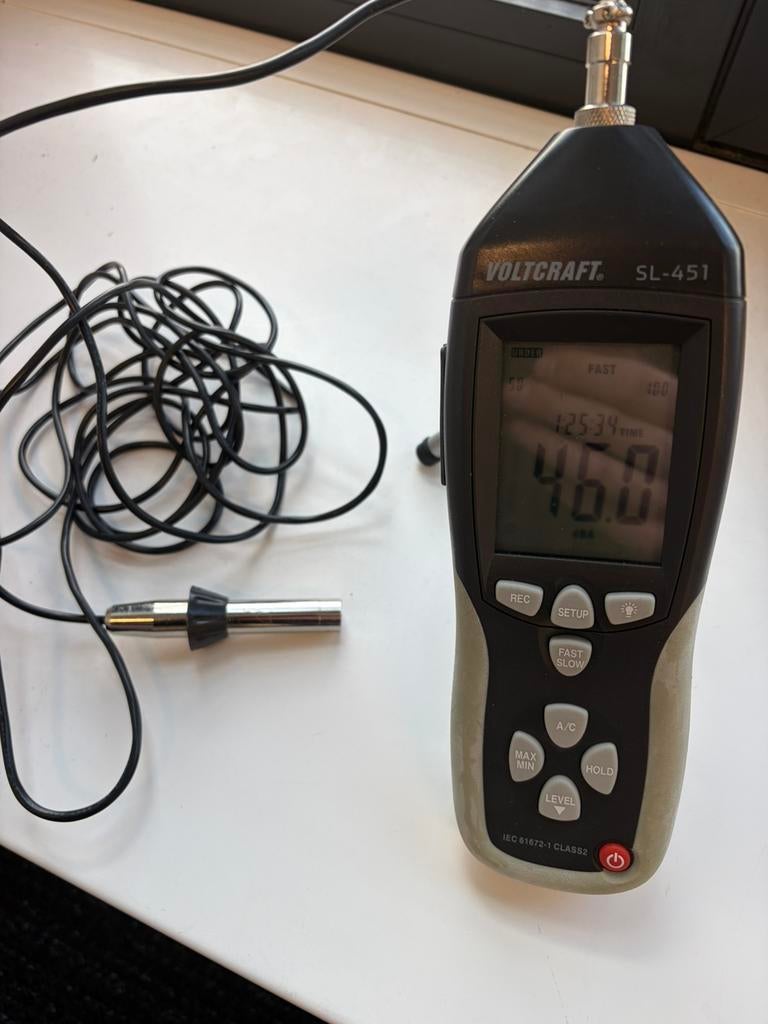 Voltcraft SL-451 decibelmeter met externe microfoon, Doe-het-zelf en Verbouw, Meetapparatuur, Ophalen of Verzenden, Zo goed als nieuw