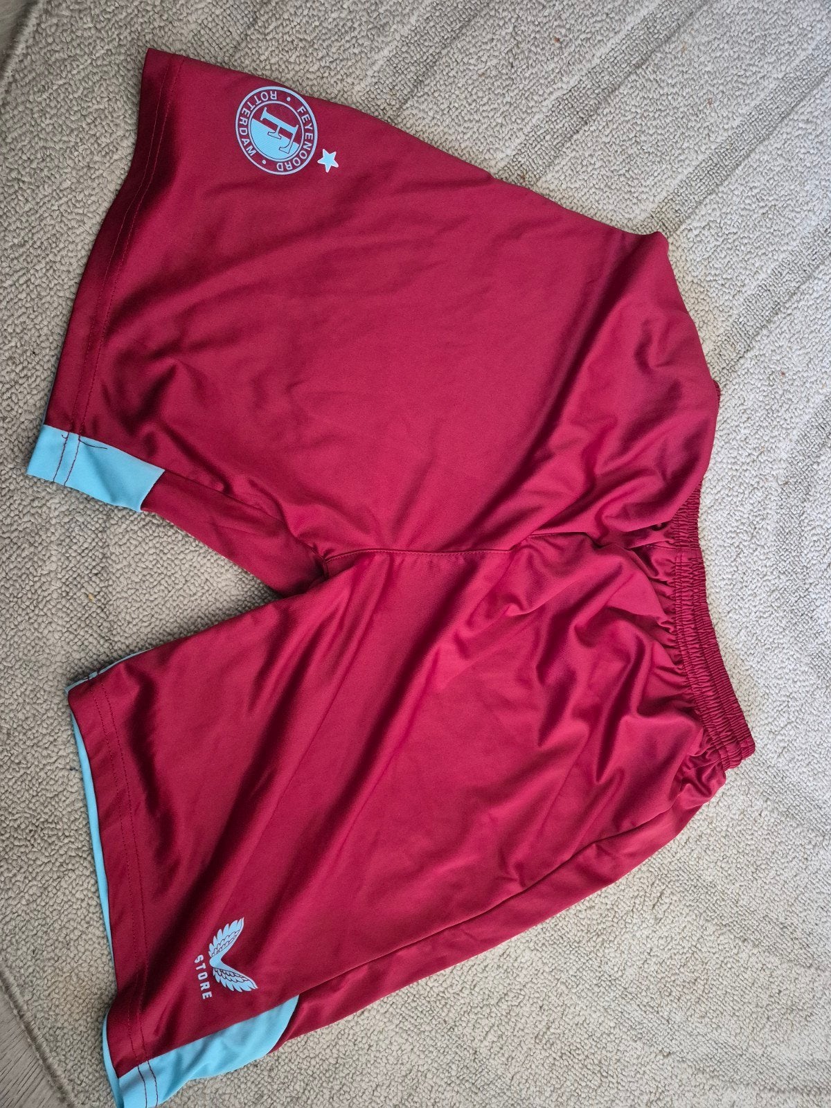 Feyenoord 3e short 2025/2026 - Maat XL, Kleding | Heren, Sportkleding, Zo goed als nieuw, Voetbal, Maat 56/58 (XL), Rood, Ophalen of Verzenden