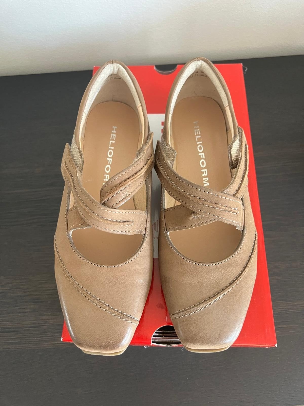 Helioform schoenen Taupe - Maat 4.5 (37.5) Nieuw!, Ophalen of Verzenden, Nieuw, Instappers