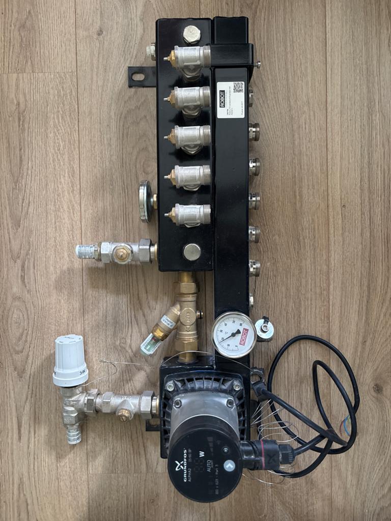 Vloerverwarming Verdeelunit Robot LTV 6 groeps met pomp, Doe-het-zelf en Verbouw, Verwarming en Radiatoren, Ophalen, 30 tot 80 cm