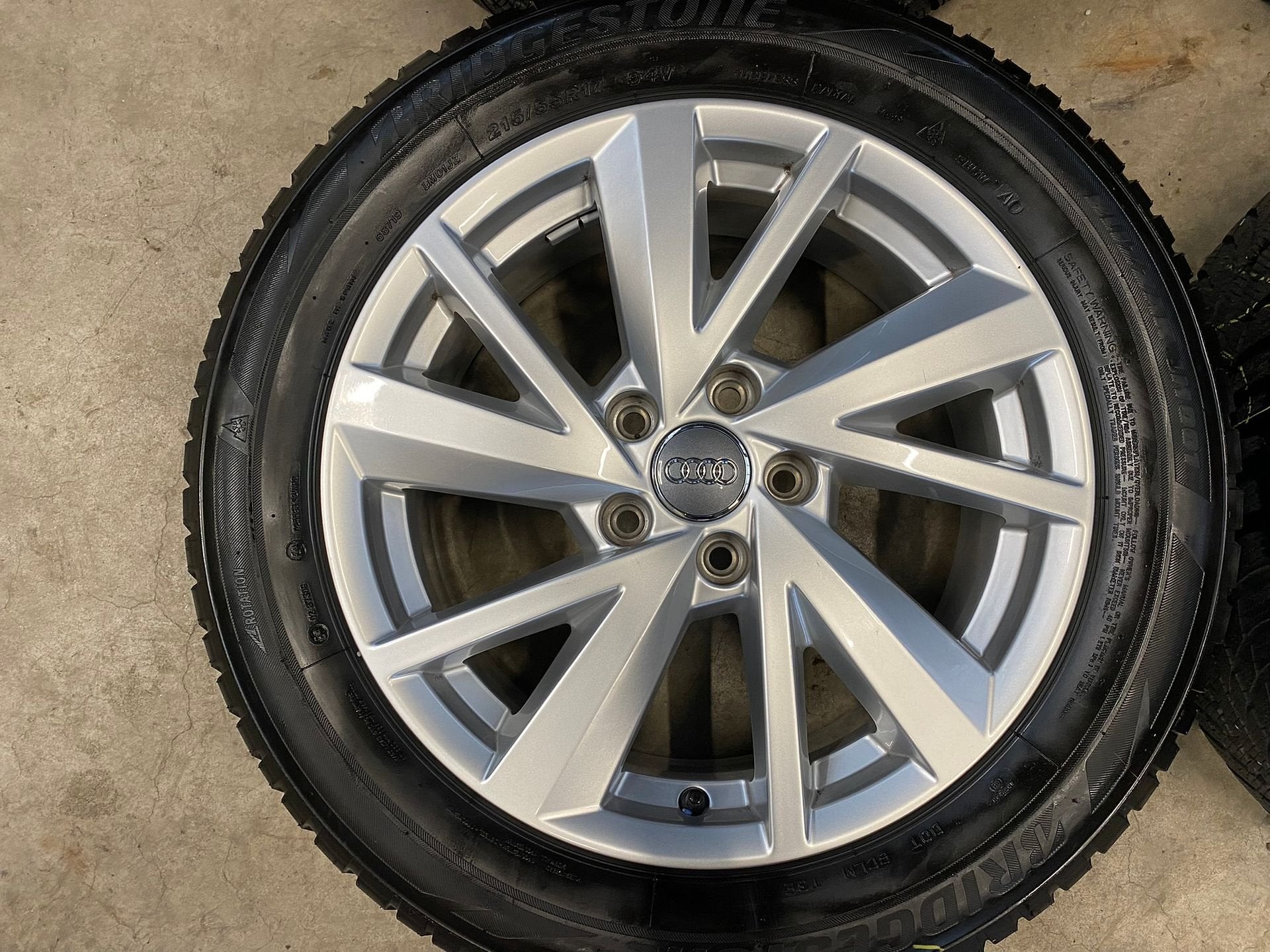 Diversen 17 inch originele velgen + winterbanden Audi Q2, -, -, Banden en Velgen, 17 inch