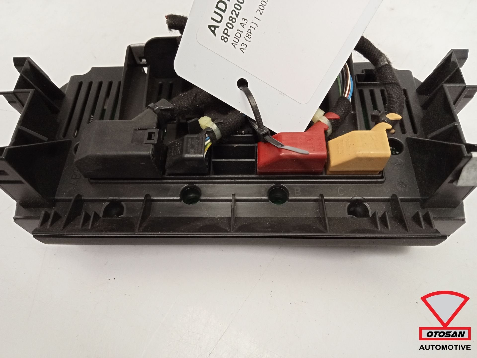 Audi A3 8P Climatronic Paneel Kachelbediening 8P0820043BK, Gebruikt, AUDI AG, Auto-Union-Strasse 1
85045  Ingolstadt, DE, Kundenbetreuung@audi.de